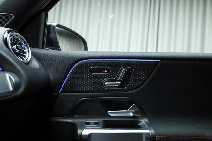 Sort Mercedes EQB250+ fra 2026