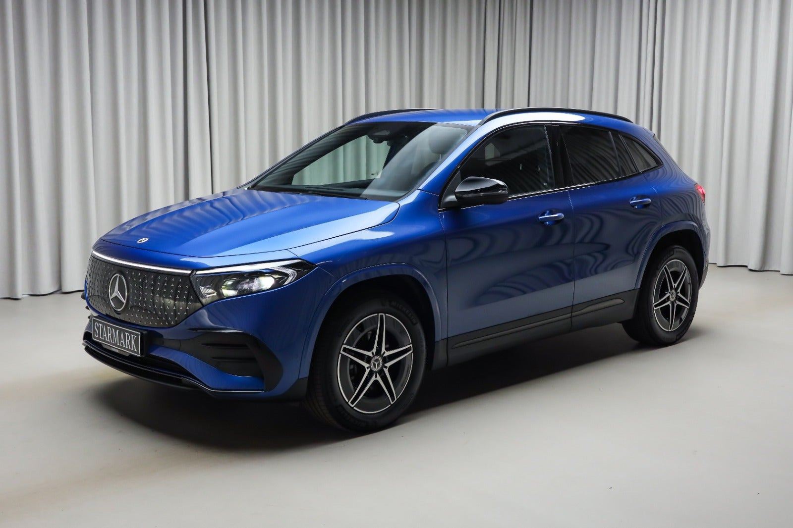 Blå Mercedes EQA250+ fra 2025