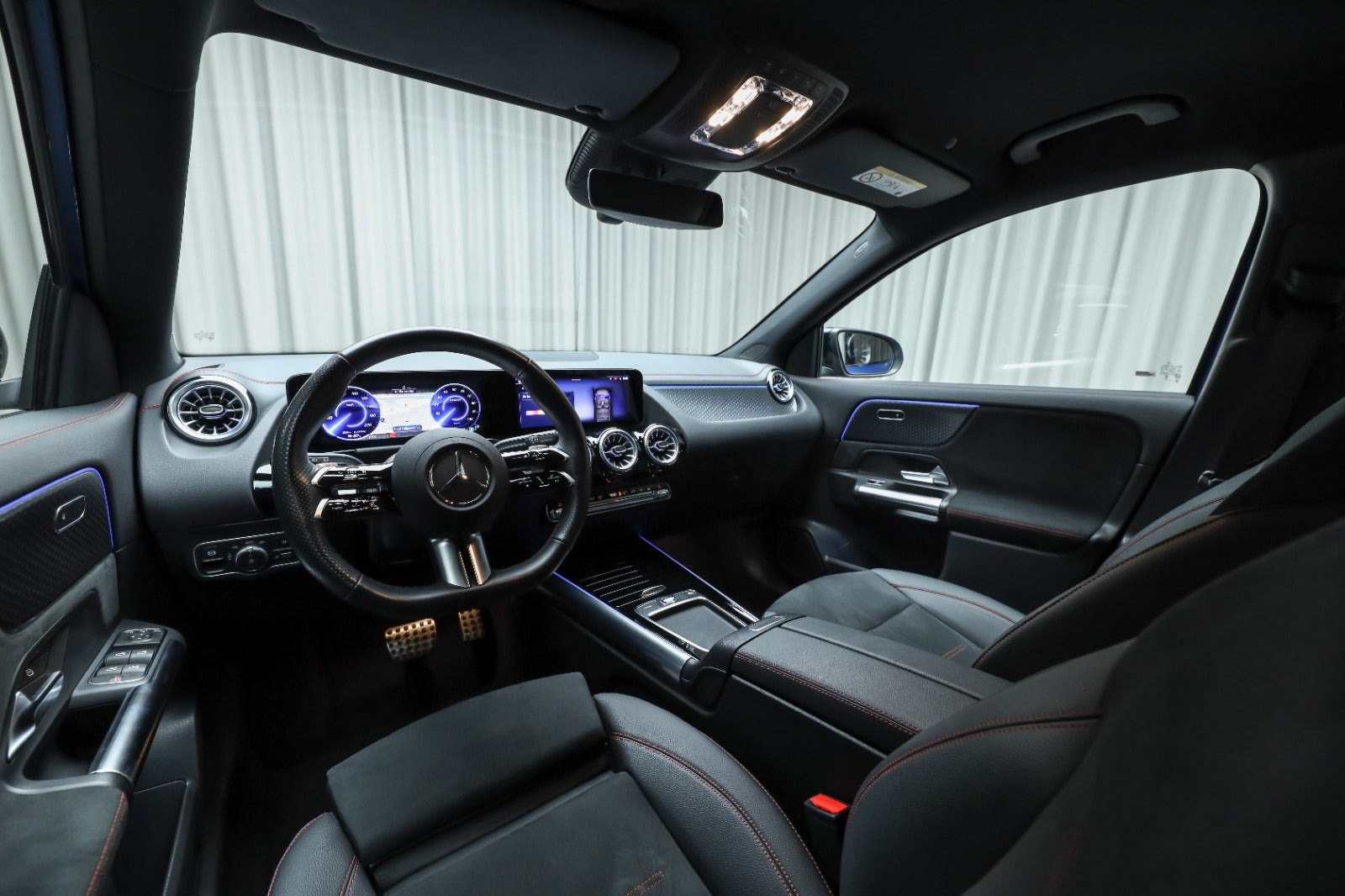 Blå Mercedes EQA250+ fra 2025