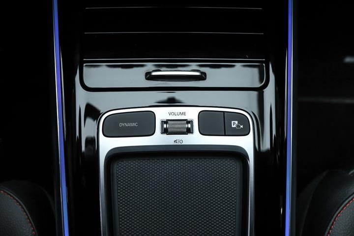 Sort Mercedes EQA350 fra 2025