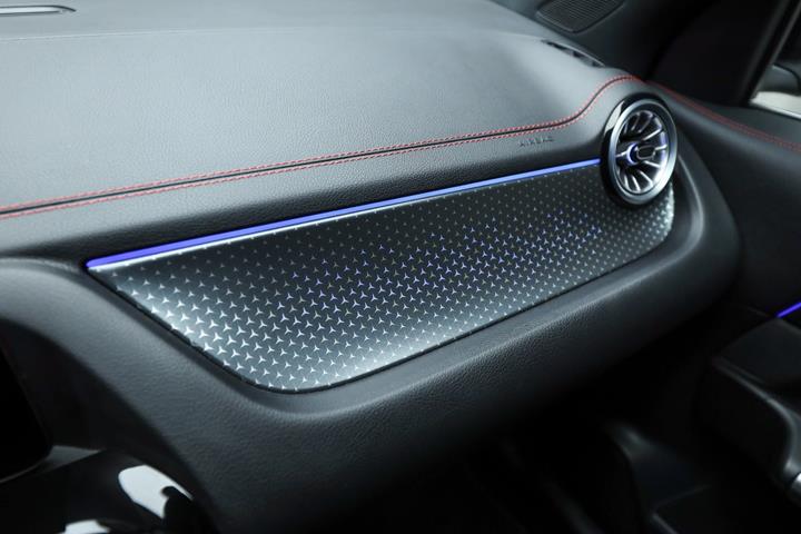 Sort Mercedes EQA350 fra 2025