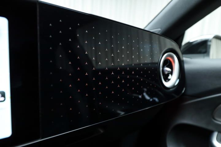 Sort Mercedes CLA250+ fra 2025