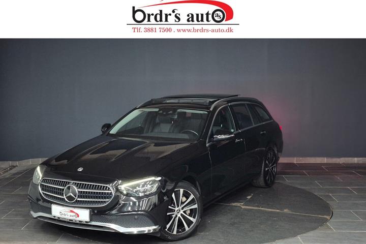 Sort Mercedes E300 e fra 2022 set udefra
