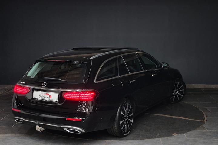 Sort Mercedes E300 e fra 2022