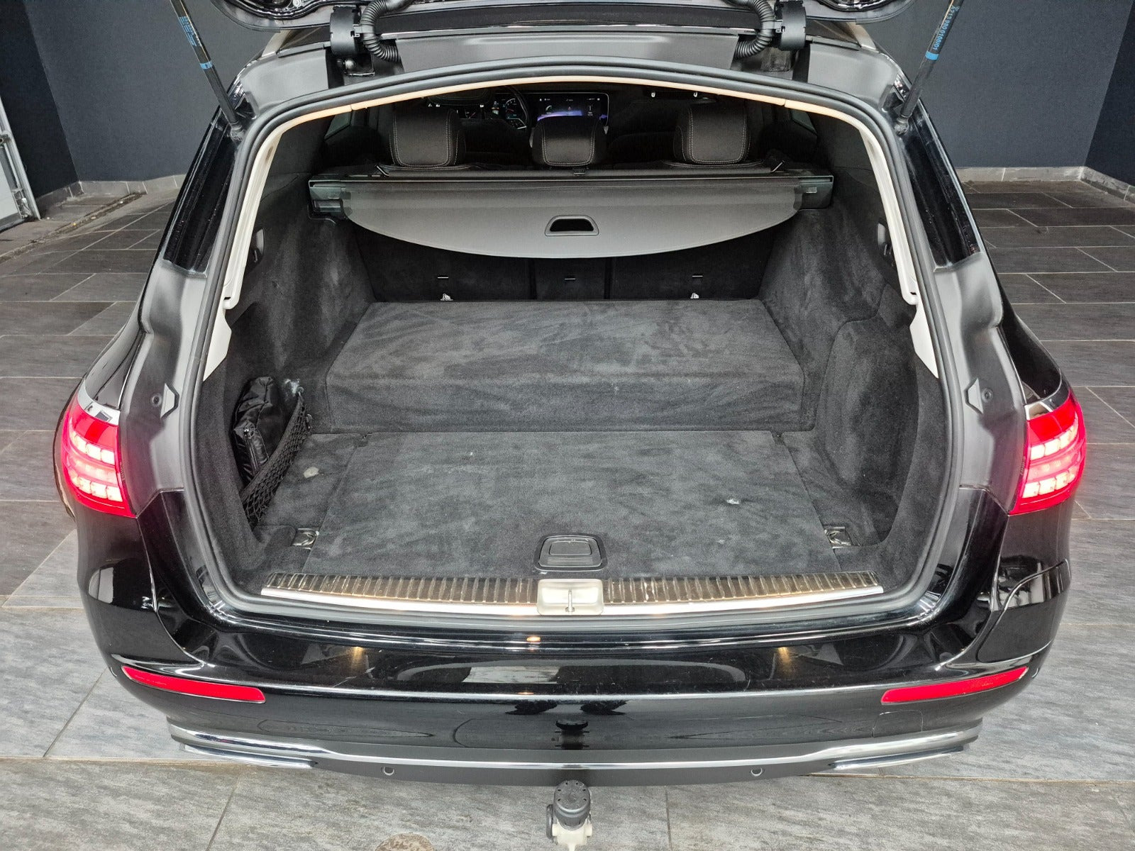 Sort Mercedes E300 e fra 2022