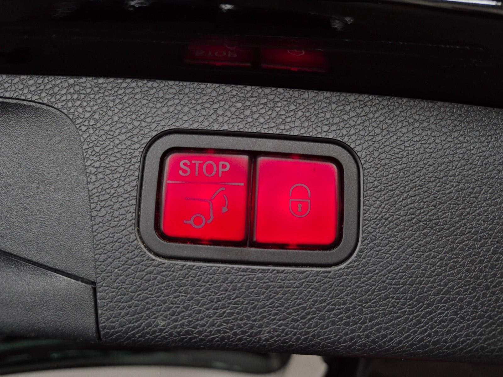 Sort Mercedes E300 e fra 2022