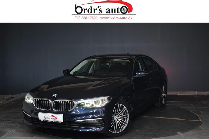 Blå BMW 530e fra 2019 set udefra