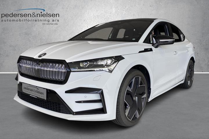 Hvid Skoda Enyaq fra 2023
