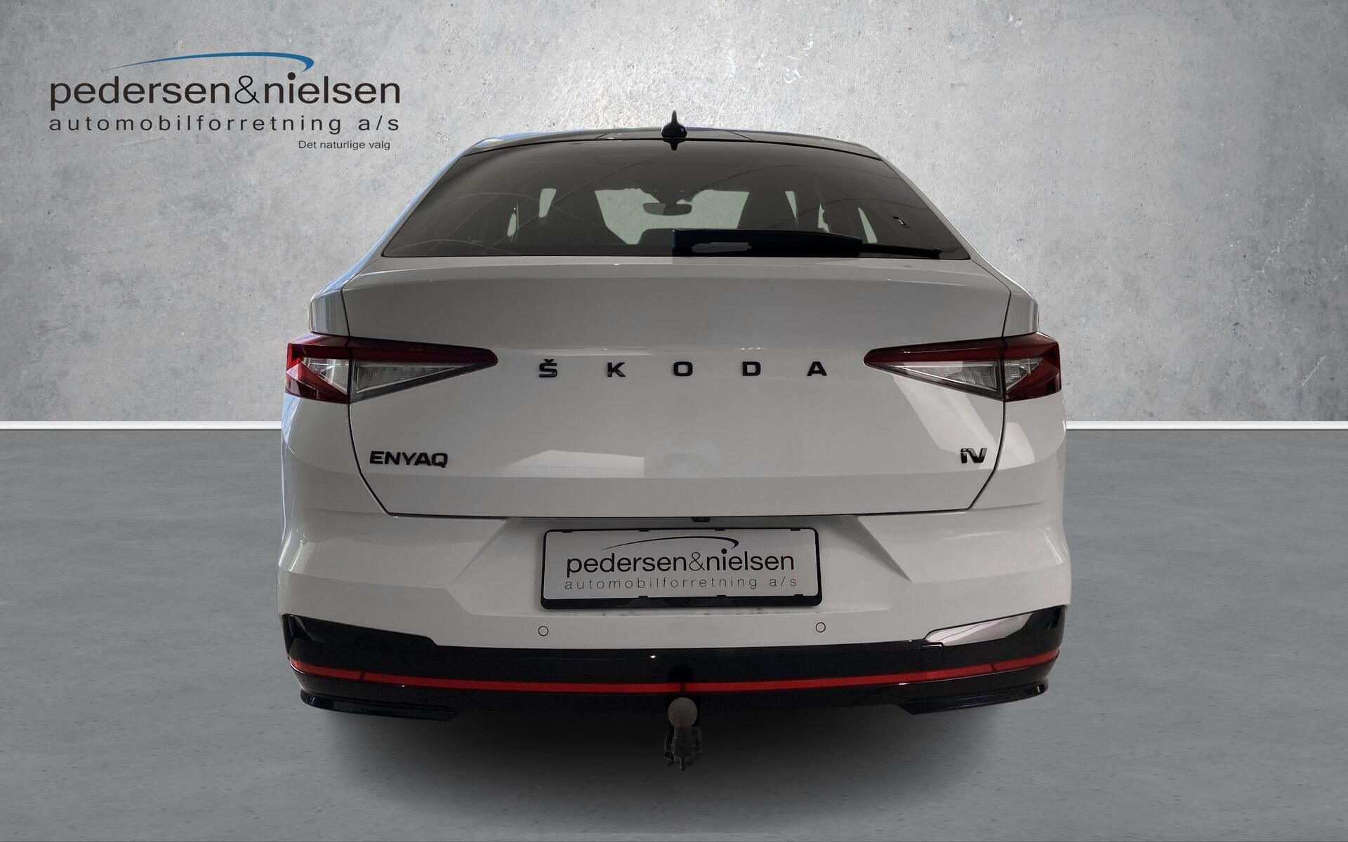 Hvid Skoda Enyaq fra 2023