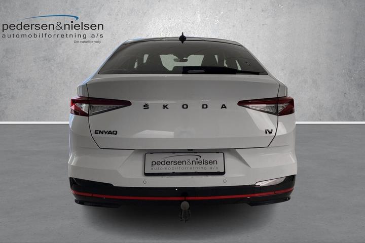 Hvid Skoda Enyaq fra 2023