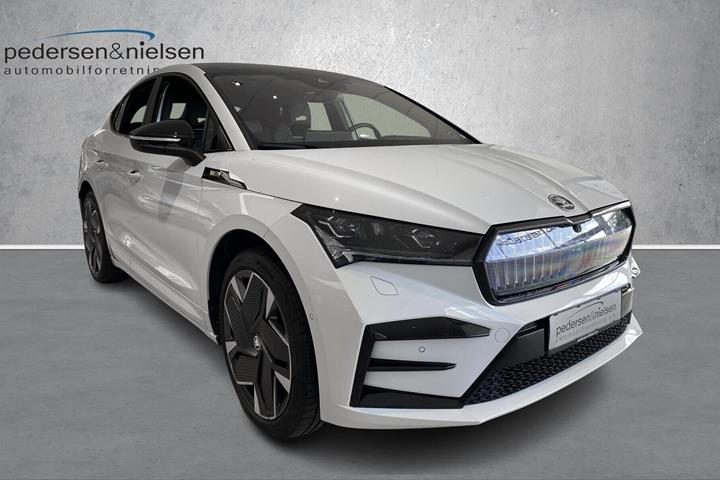 Hvid Skoda Enyaq fra 2023