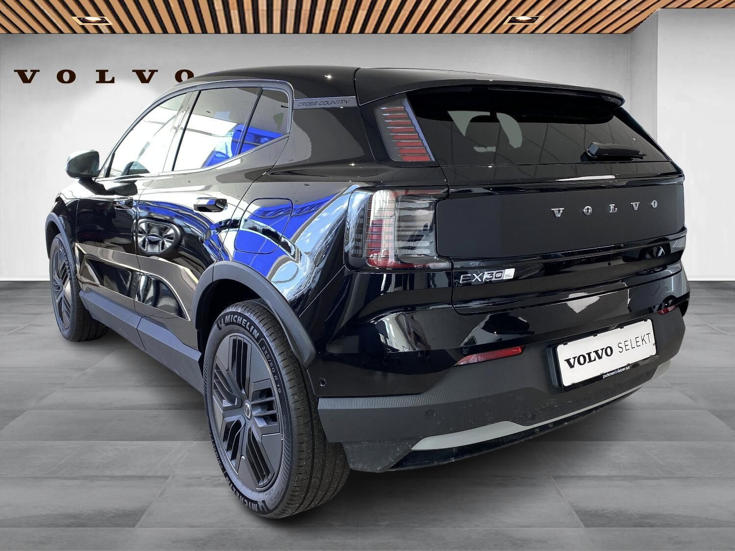 Sort Volvo EX30 Cross Country fra 2025