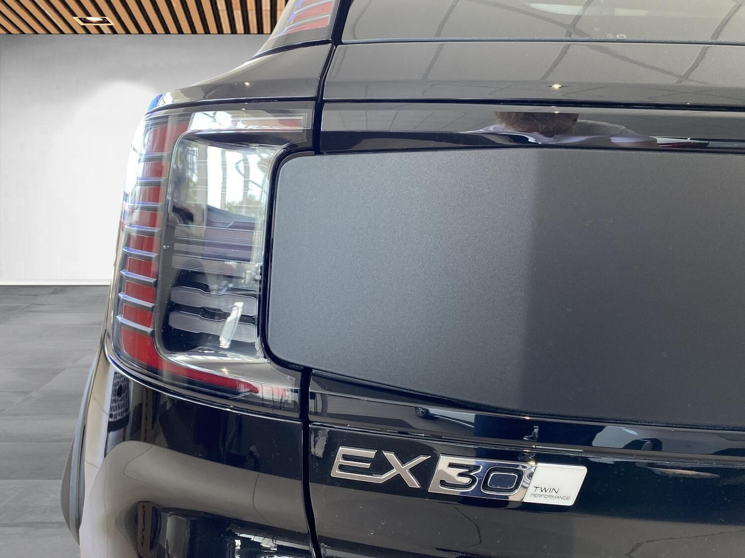 Sort Volvo EX30 Cross Country fra 2025