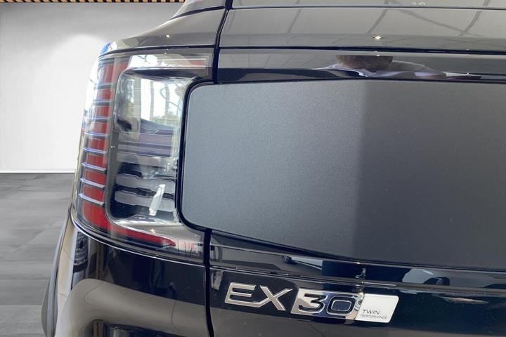 Sort Volvo EX30 Cross Country fra 2025
