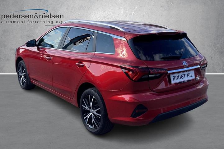 Rød MG MG5 Electric fra 2023