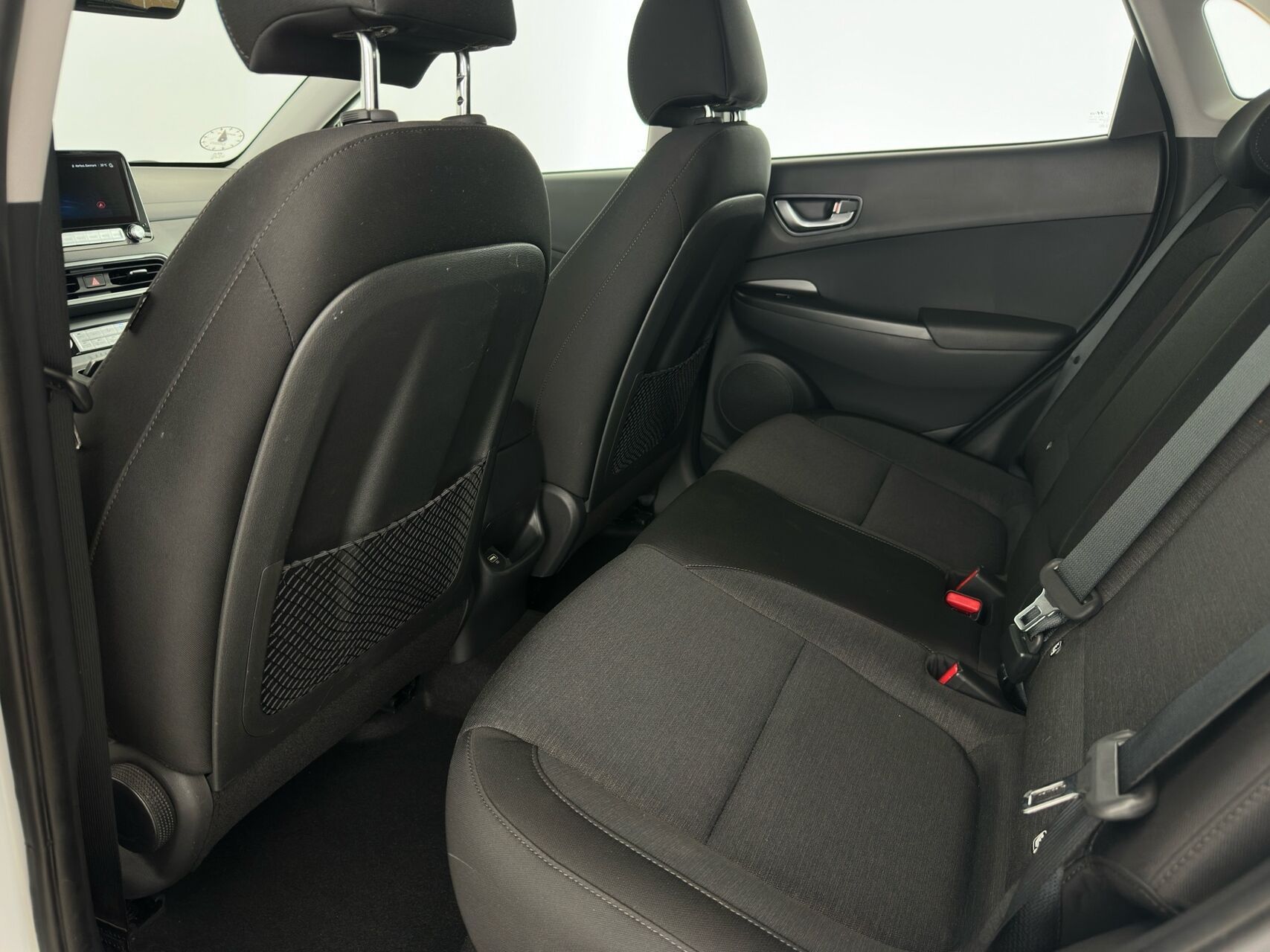 Hvid Hyundai Kona fra 2023