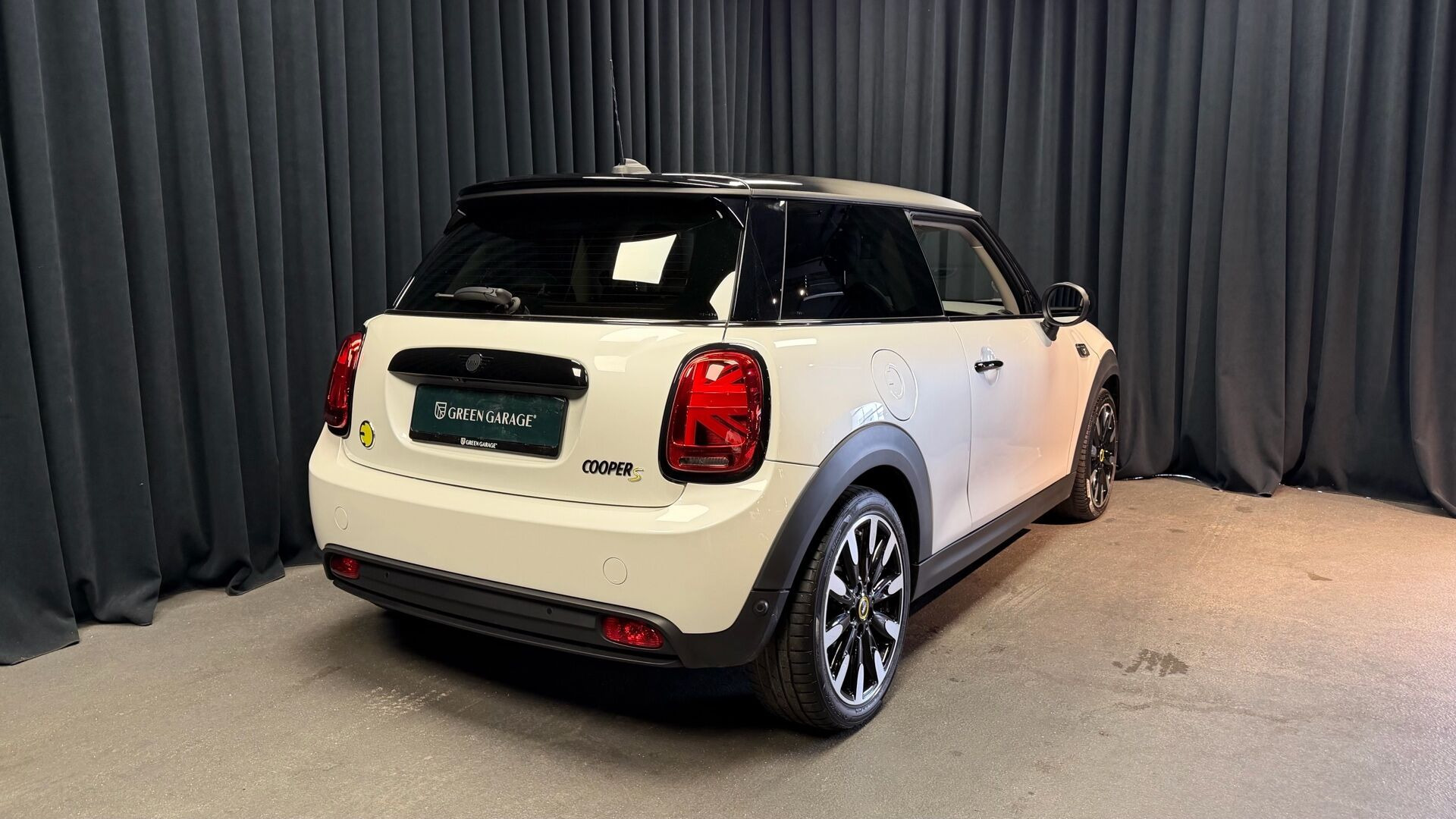 Hvid Mini Cooper fra 2023