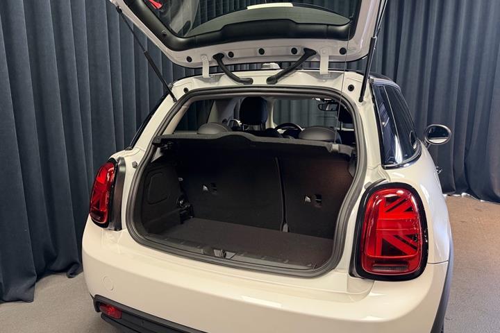 Hvid Mini Cooper fra 2023