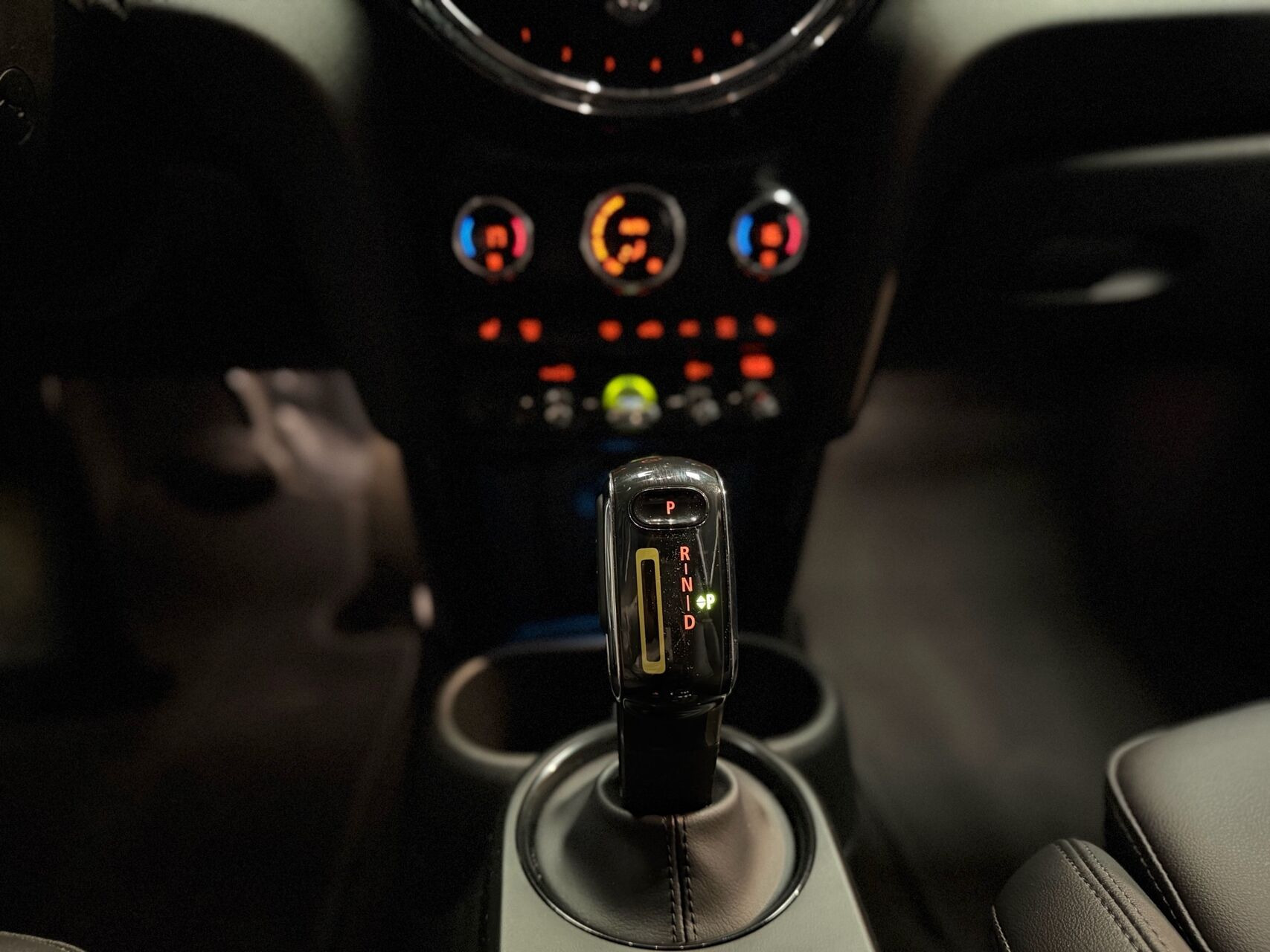 Hvid Mini Cooper fra 2023