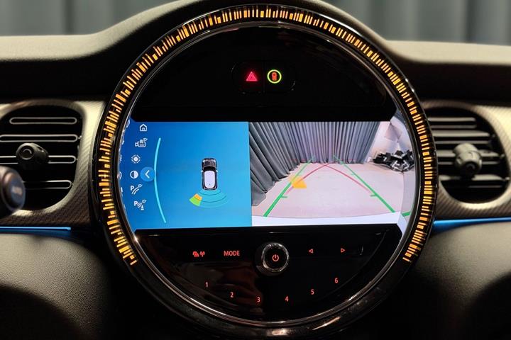 Hvid Mini Cooper fra 2023