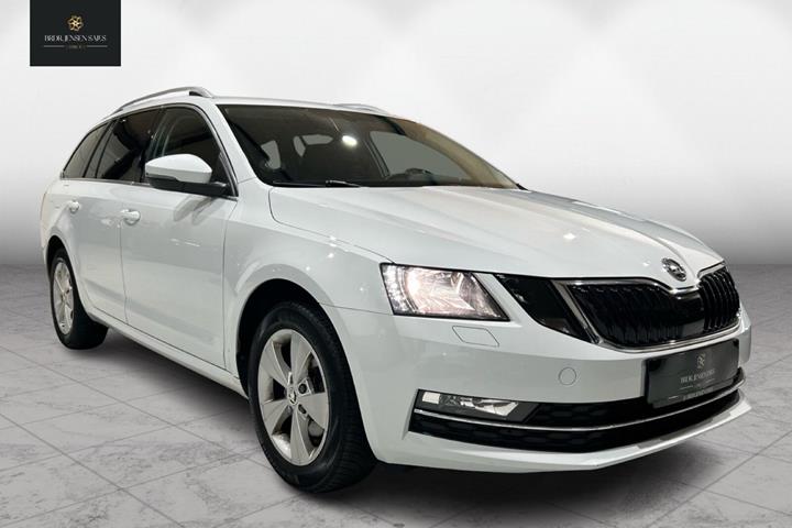 Hvid Skoda Octavia fra 2019