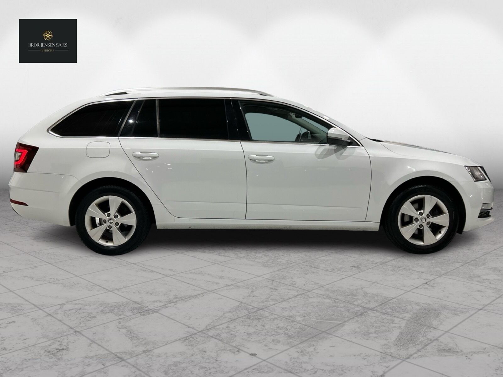 Hvid Skoda Octavia fra 2019