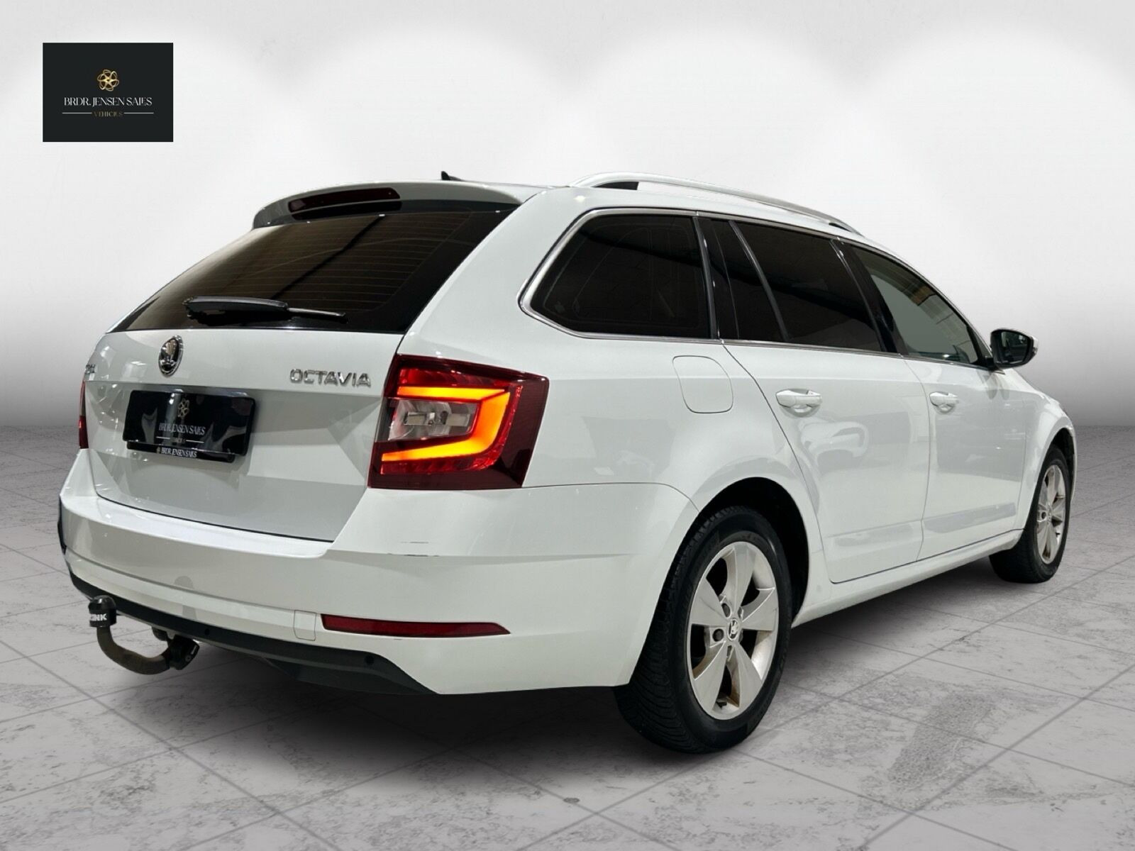 Hvid Skoda Octavia fra 2019