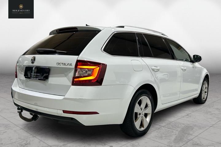 Hvid Skoda Octavia fra 2019