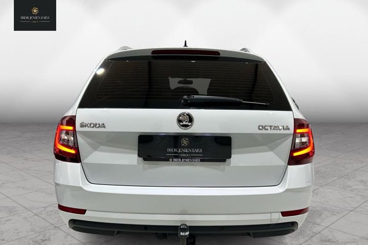 Hvid Skoda Octavia fra 2019