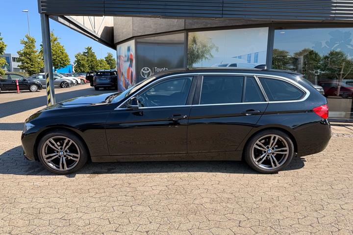 Sort BMW 320i fra 2017