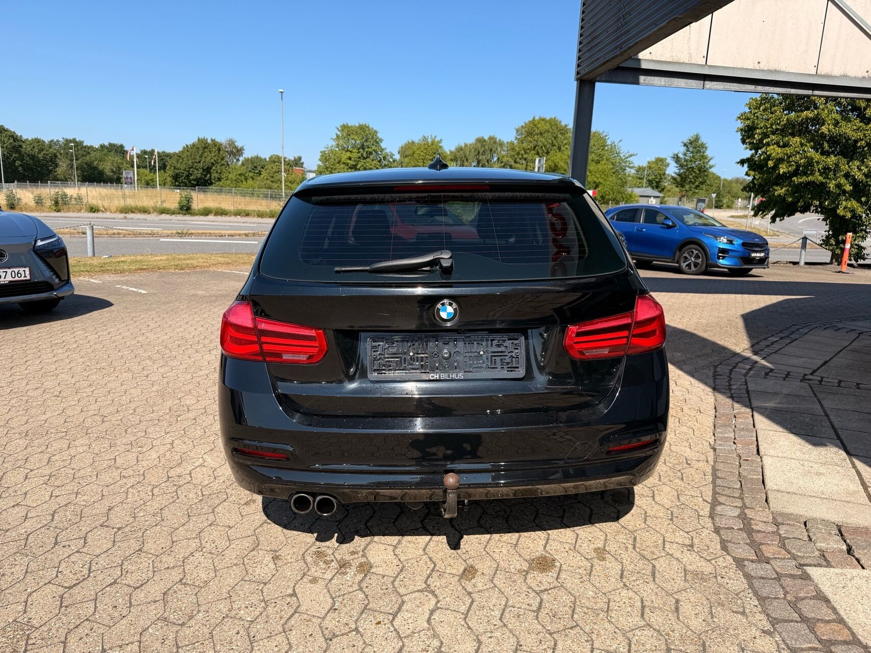 Sort BMW 320i fra 2017