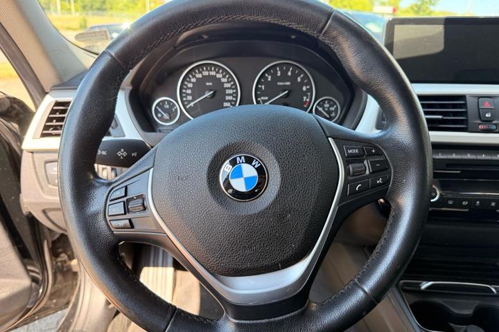 Sort BMW 320i fra 2017