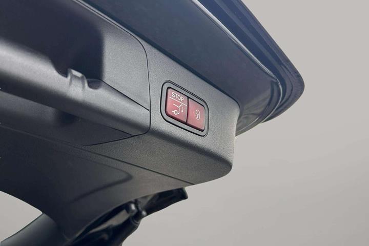 Sort Mercedes EQB 250+ fra 2025