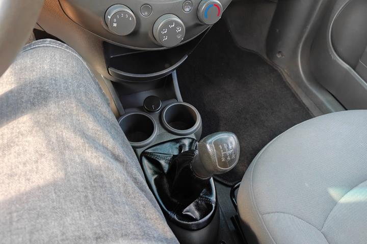 Gul Chevrolet Spark fra 2010