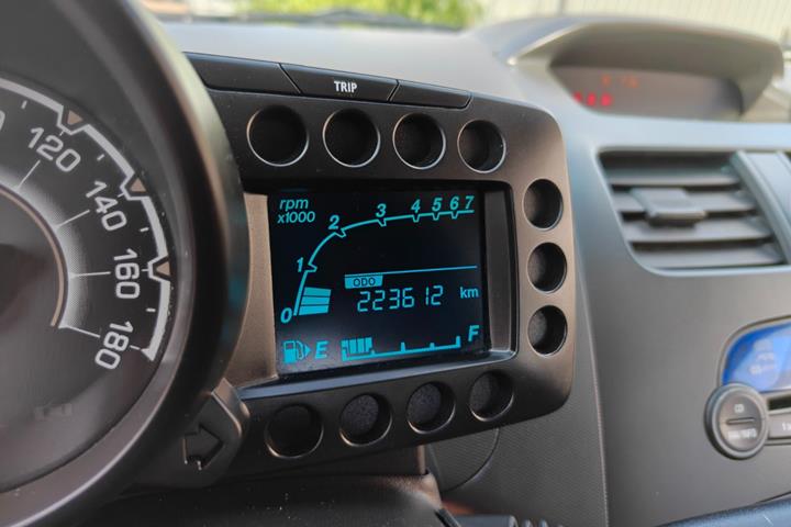 Gul Chevrolet Spark fra 2010