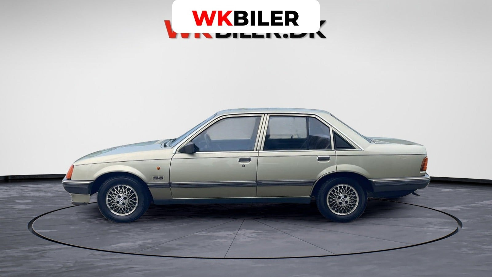 Grøn Opel Rekord fra 1986