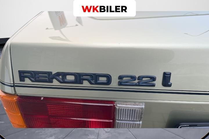 Grøn Opel Rekord fra 1986