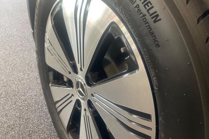 Grå Mercedes EQA250+ fra 2026