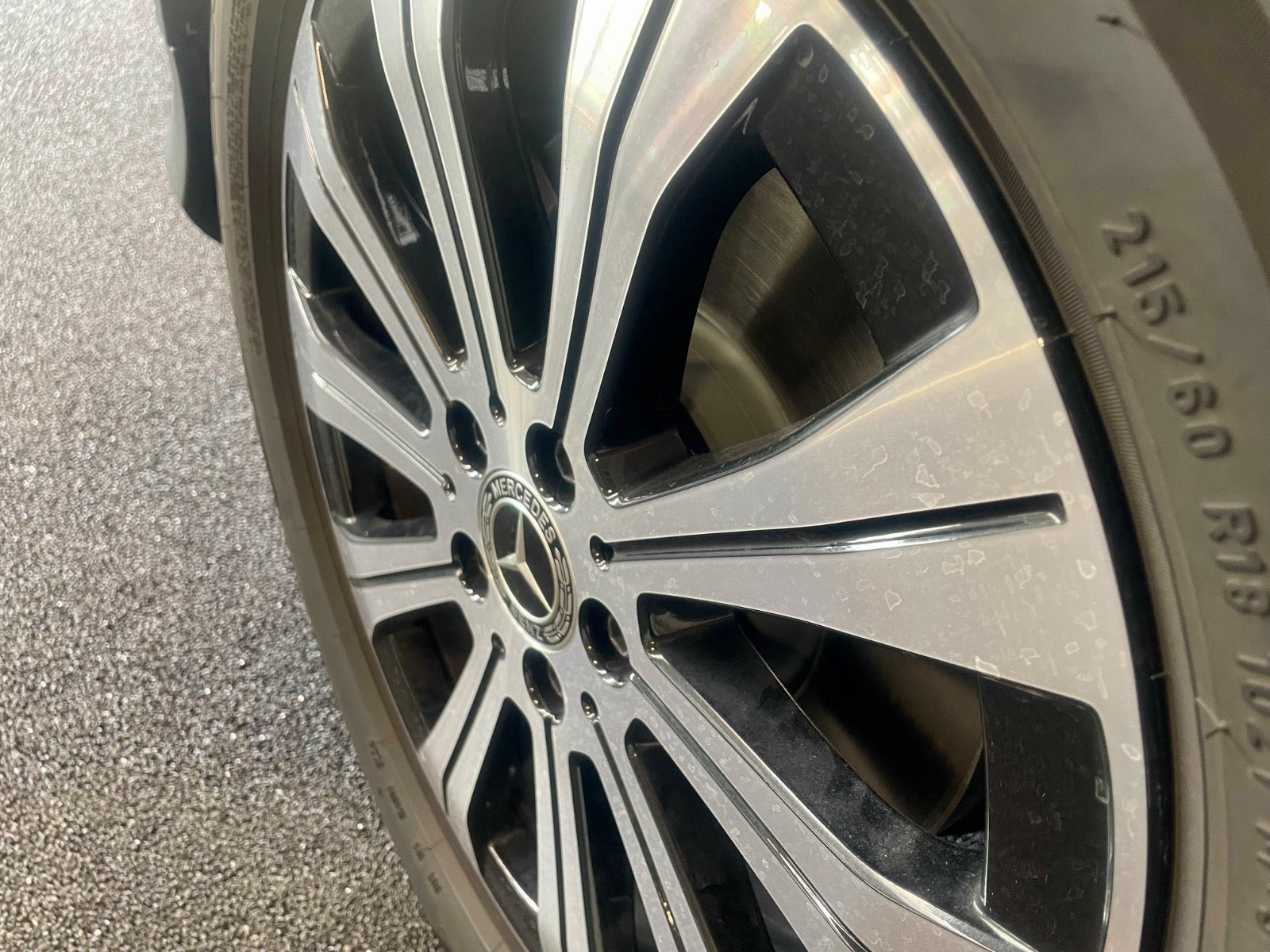 Hvid Mercedes EQB250+ fra 2026