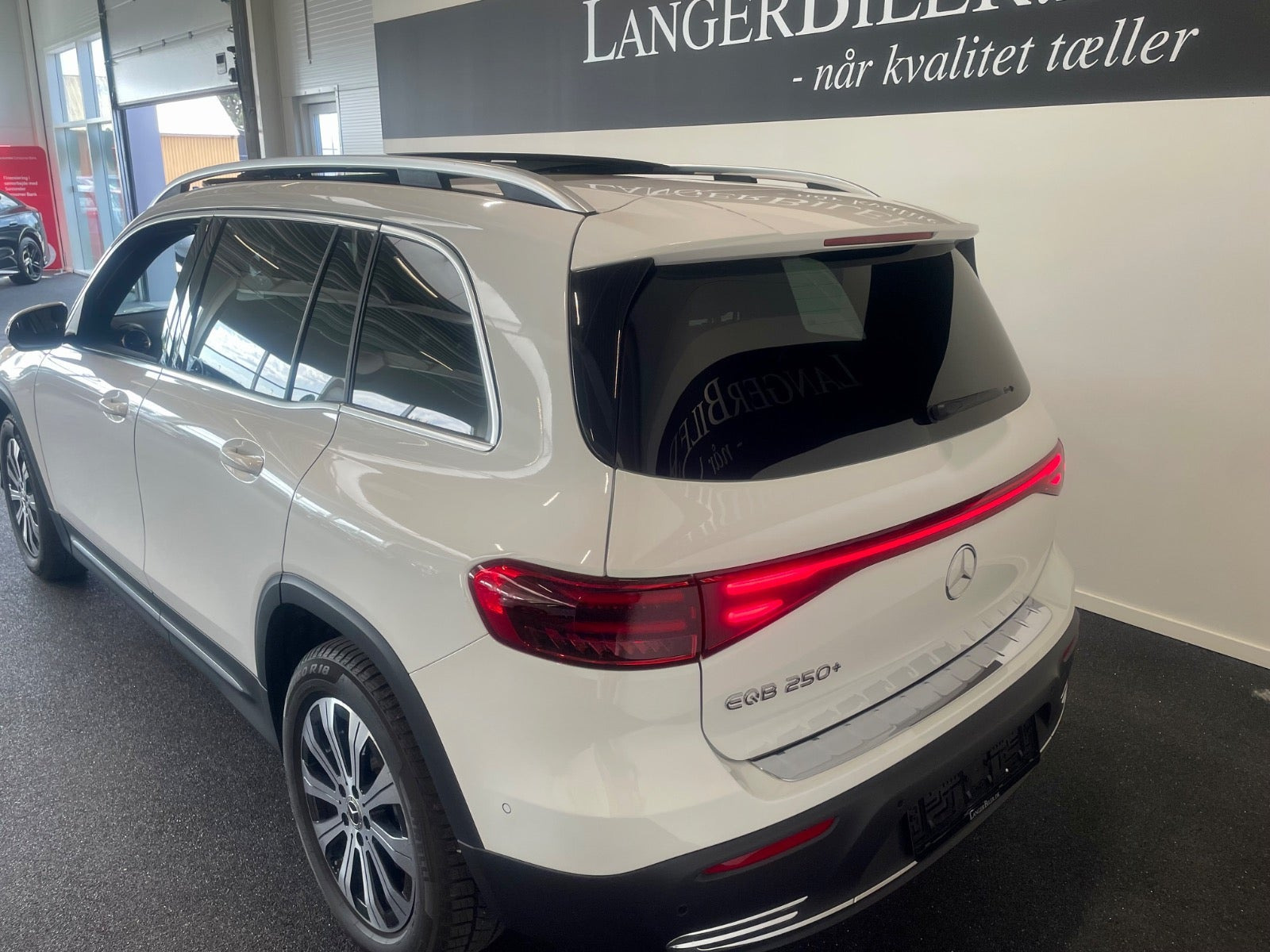 Hvid Mercedes EQB250+ fra 2026