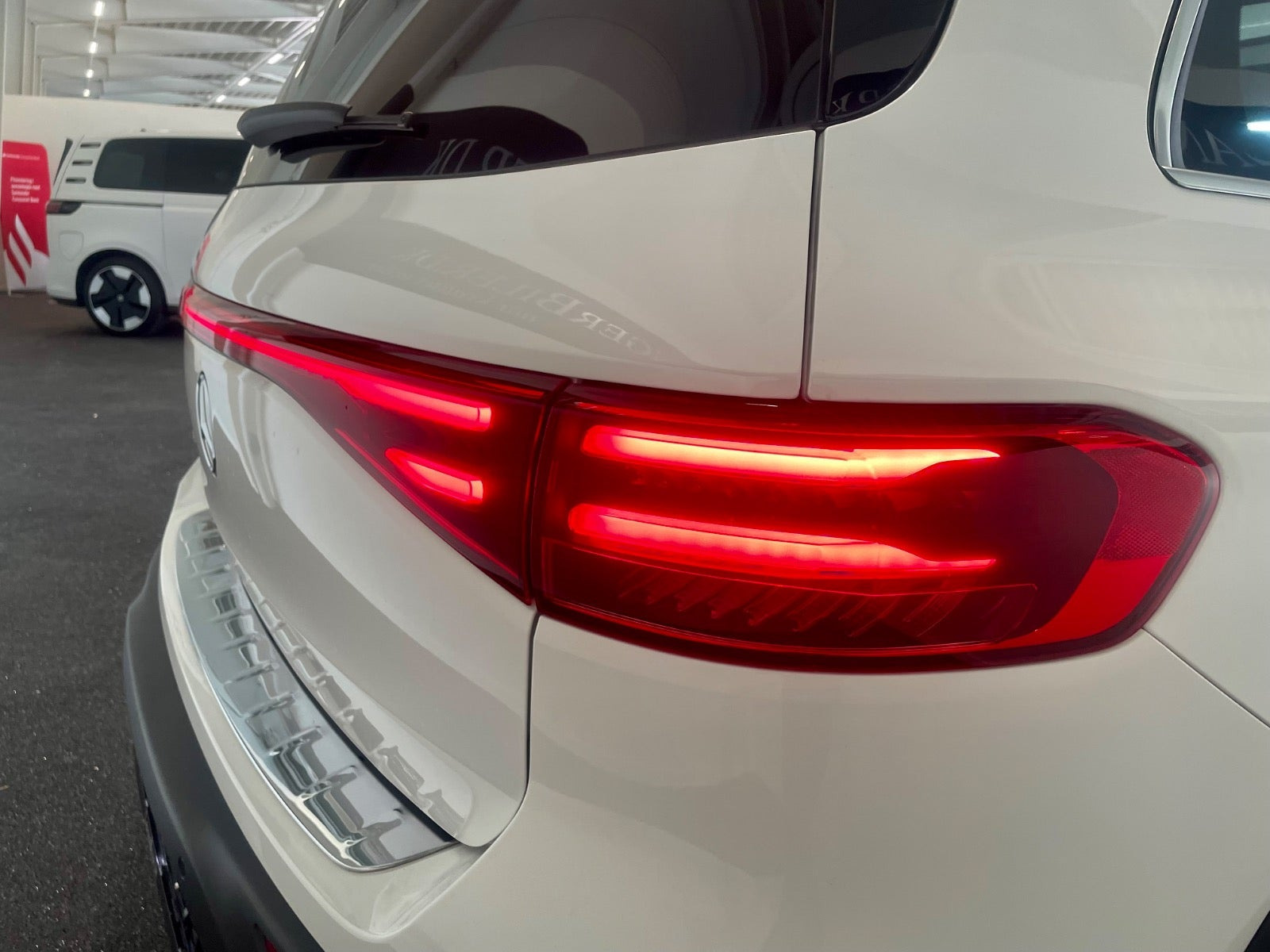 Hvid Mercedes EQB250+ fra 2026