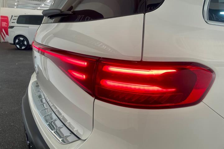 Hvid Mercedes EQB250+ fra 2026