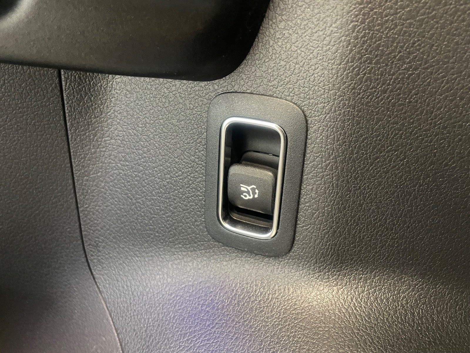 Hvid Mercedes EQB250+ fra 2026