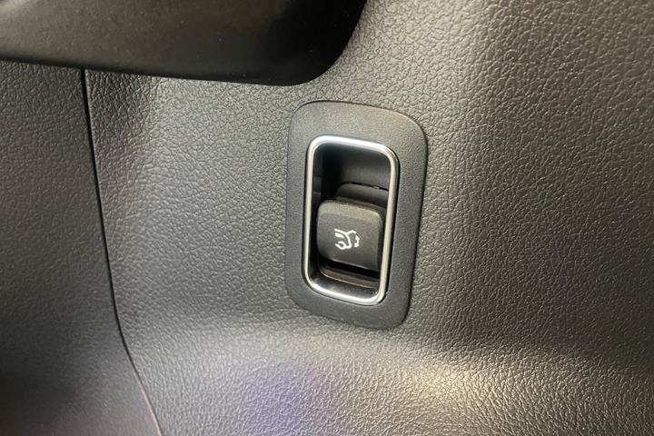 Hvid Mercedes EQB250+ fra 2026