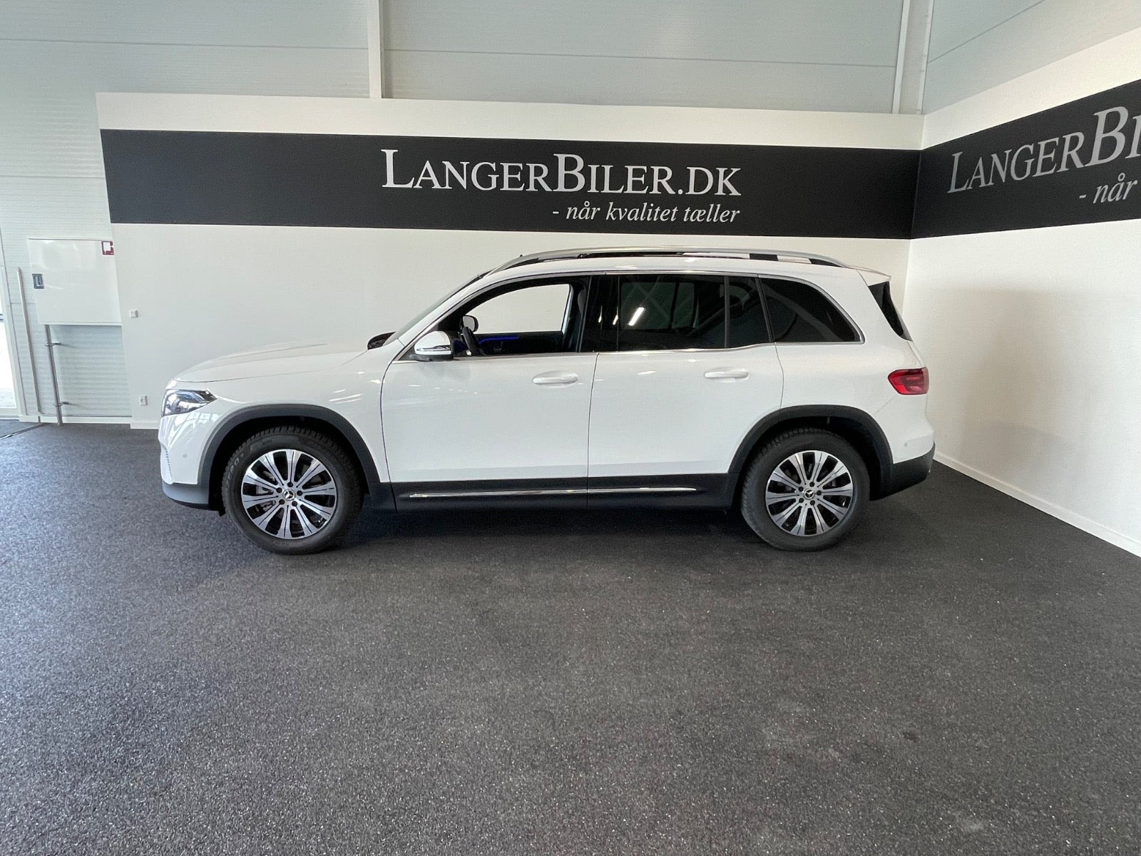 Hvid Mercedes EQB250+ fra 2026