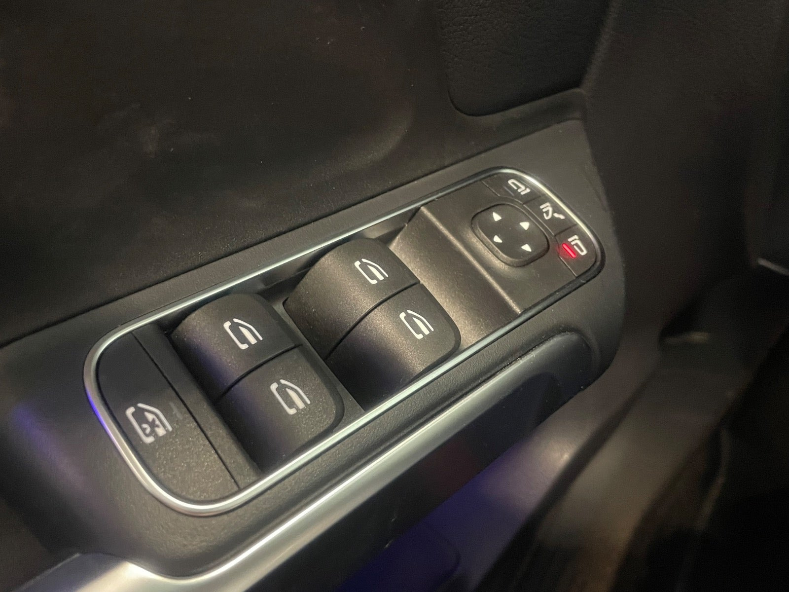 Hvid Mercedes EQB250+ fra 2026
