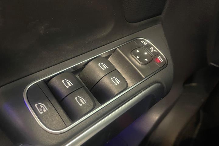Hvid Mercedes EQB250+ fra 2026