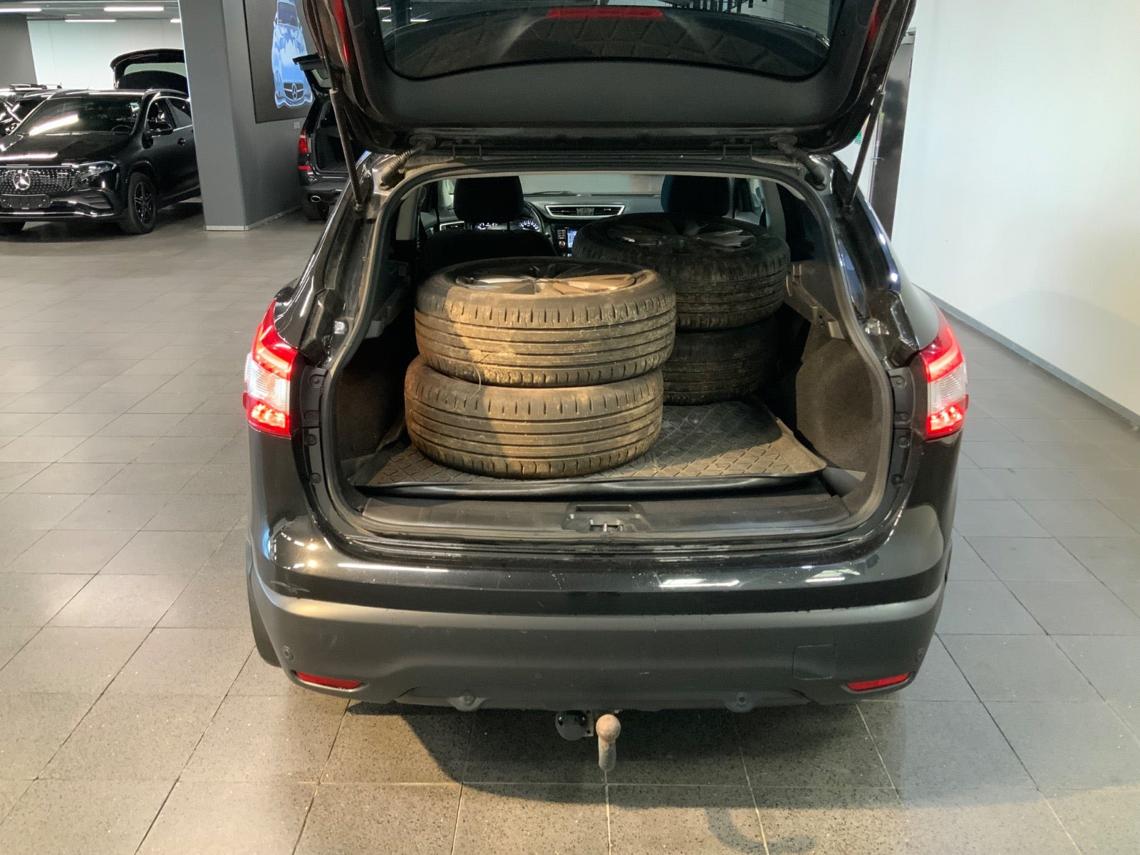Sort Nissan Qashqai fra 2016