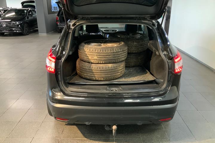 Sort Nissan Qashqai fra 2016