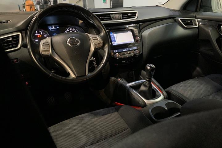 Sort Nissan Qashqai fra 2016